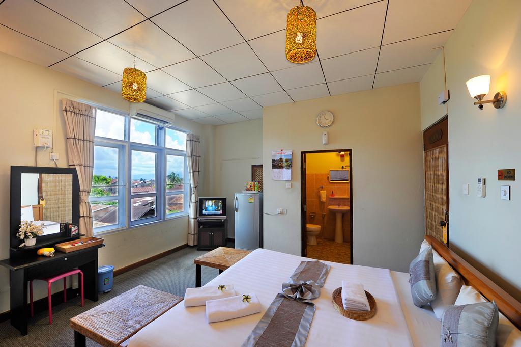 Cinderella Hotel Moulmein Quarto foto